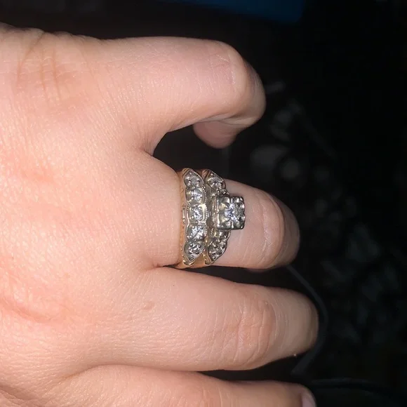 14kt gold Diamond ring size 7 - Picture 3 of 9